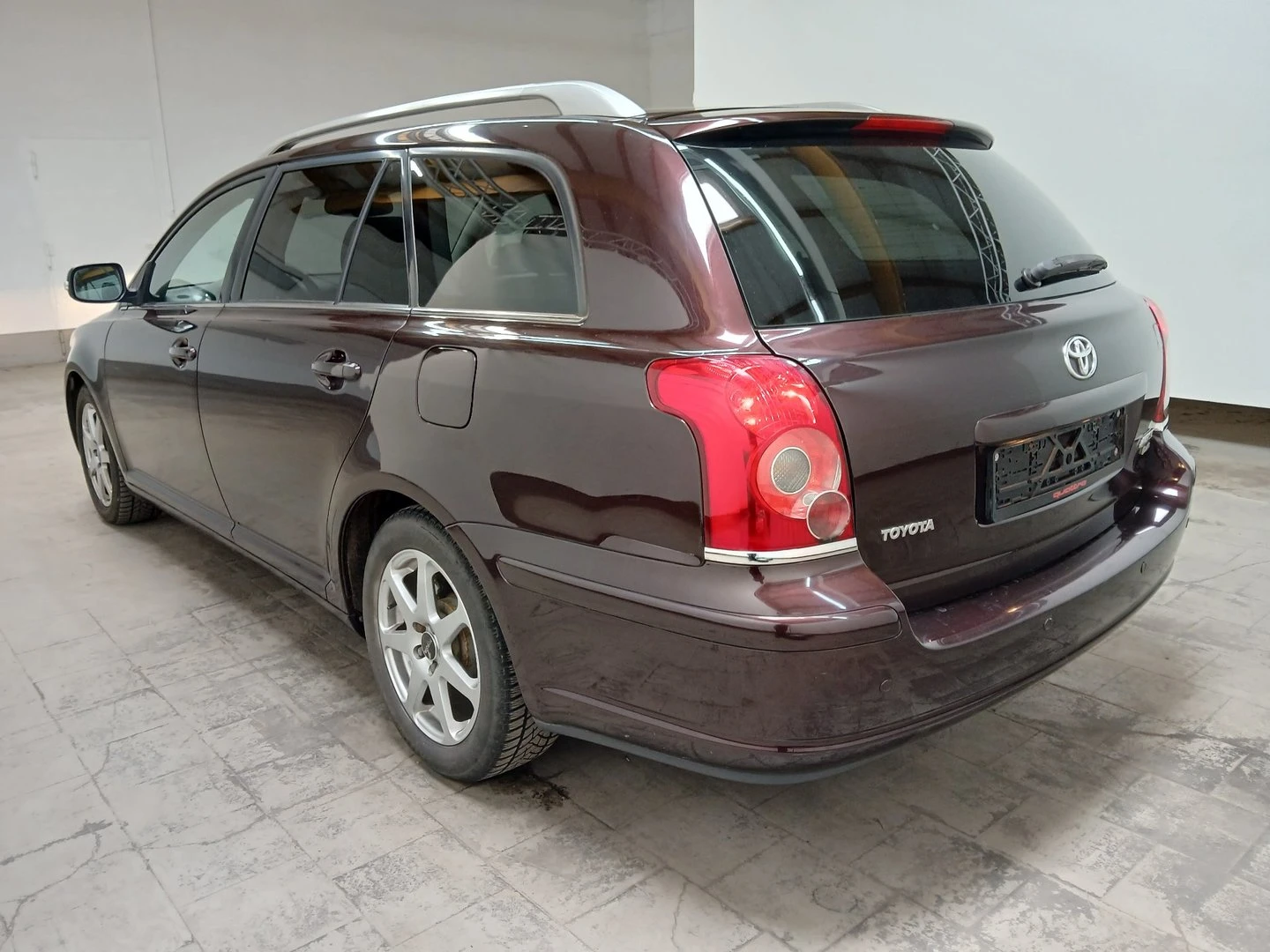 Toyota Avensis 2.0 D4D Германия Нави Реални КМ - изображение 2