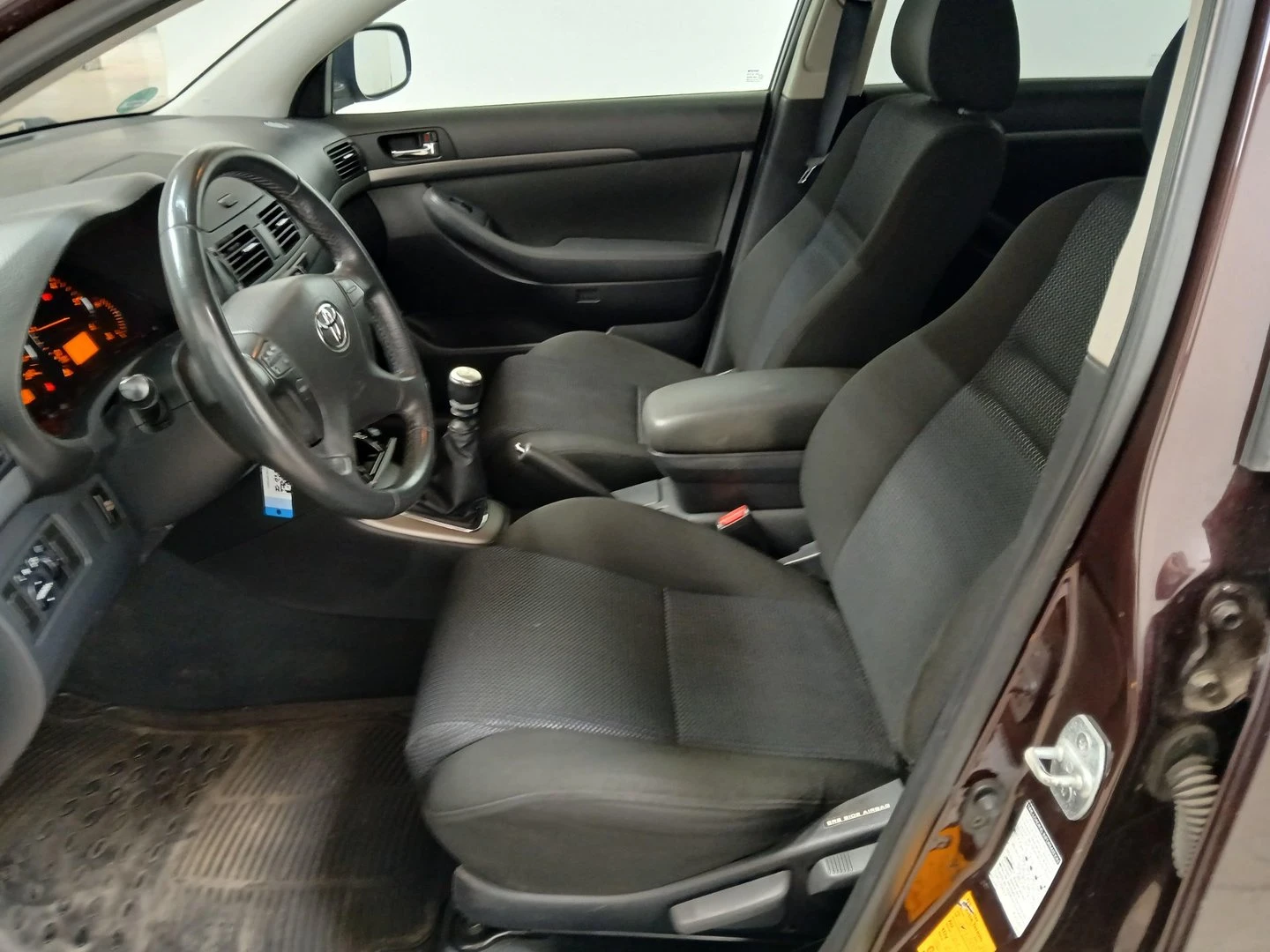 Toyota Avensis 2.0 D4D Германия Нави Реални КМ - изображение 10