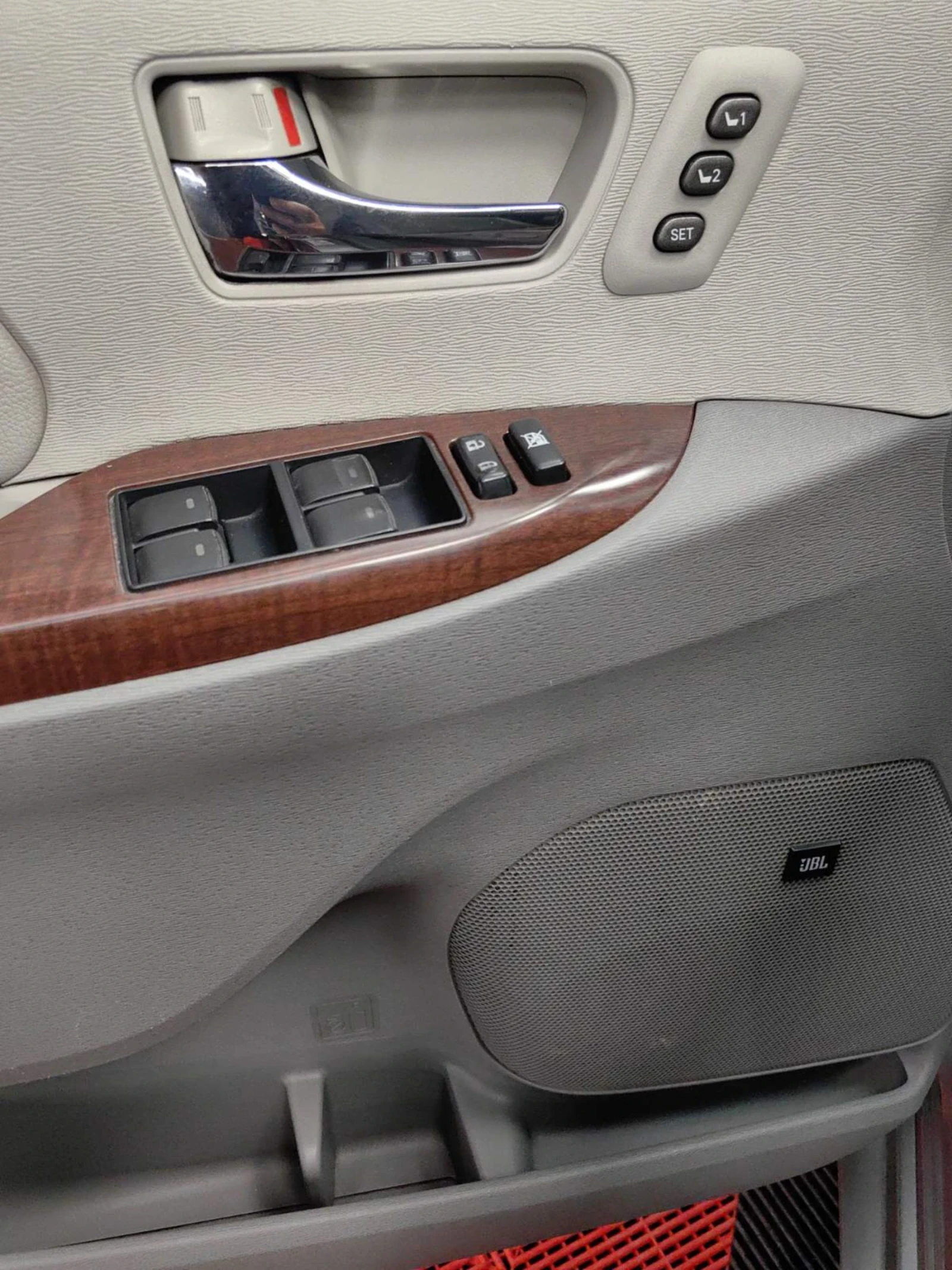 Toyota Sienna 3.5* АВТОМАТ* ПАНОРАМА* TV* ПОДГРЕВ* JBL* CAM* TEM - изображение 9