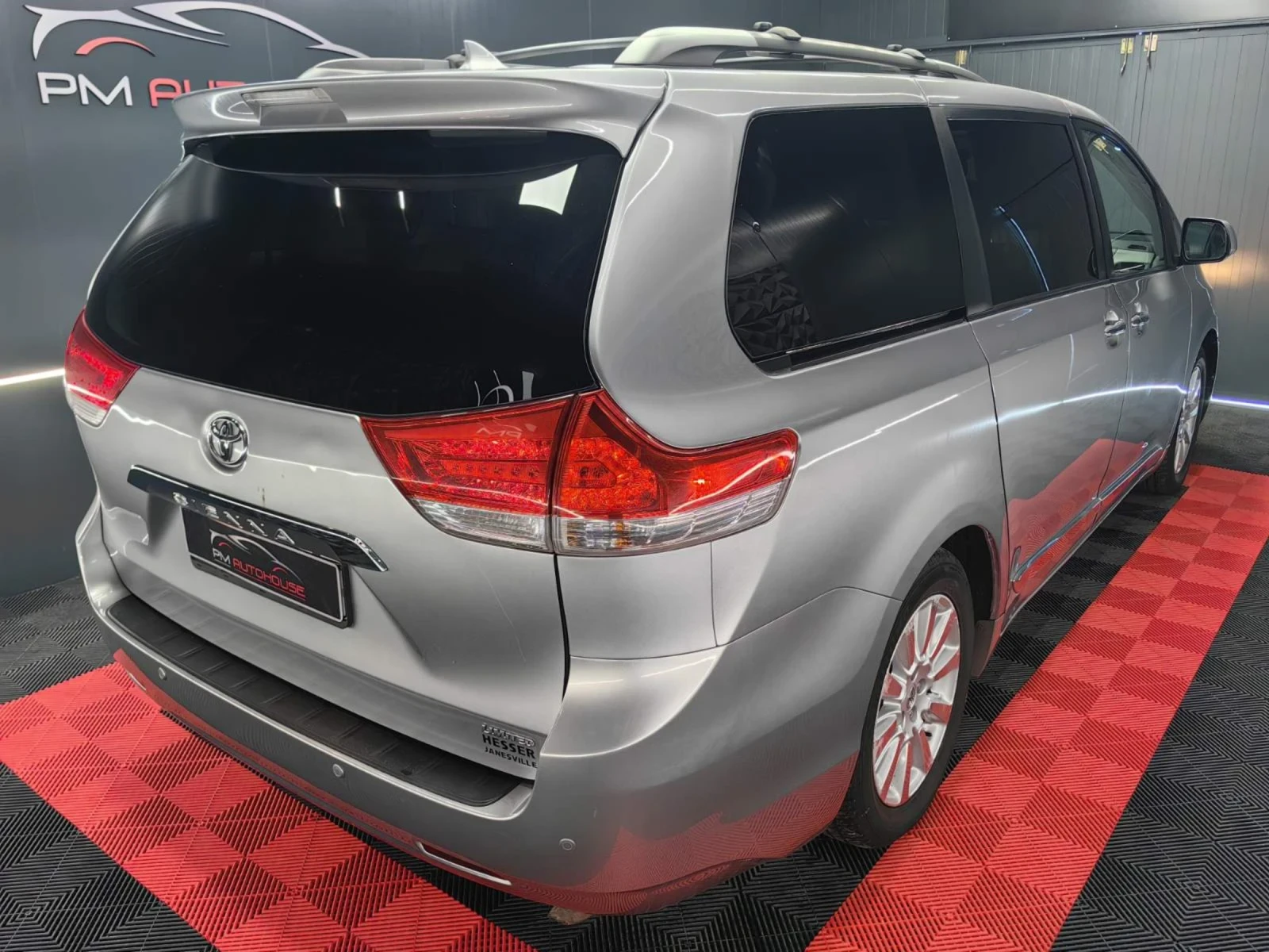 Toyota Sienna 3.5* АВТОМАТ* ПАНОРАМА* TV* ПОДГРЕВ* JBL* CAM* TEM - изображение 4