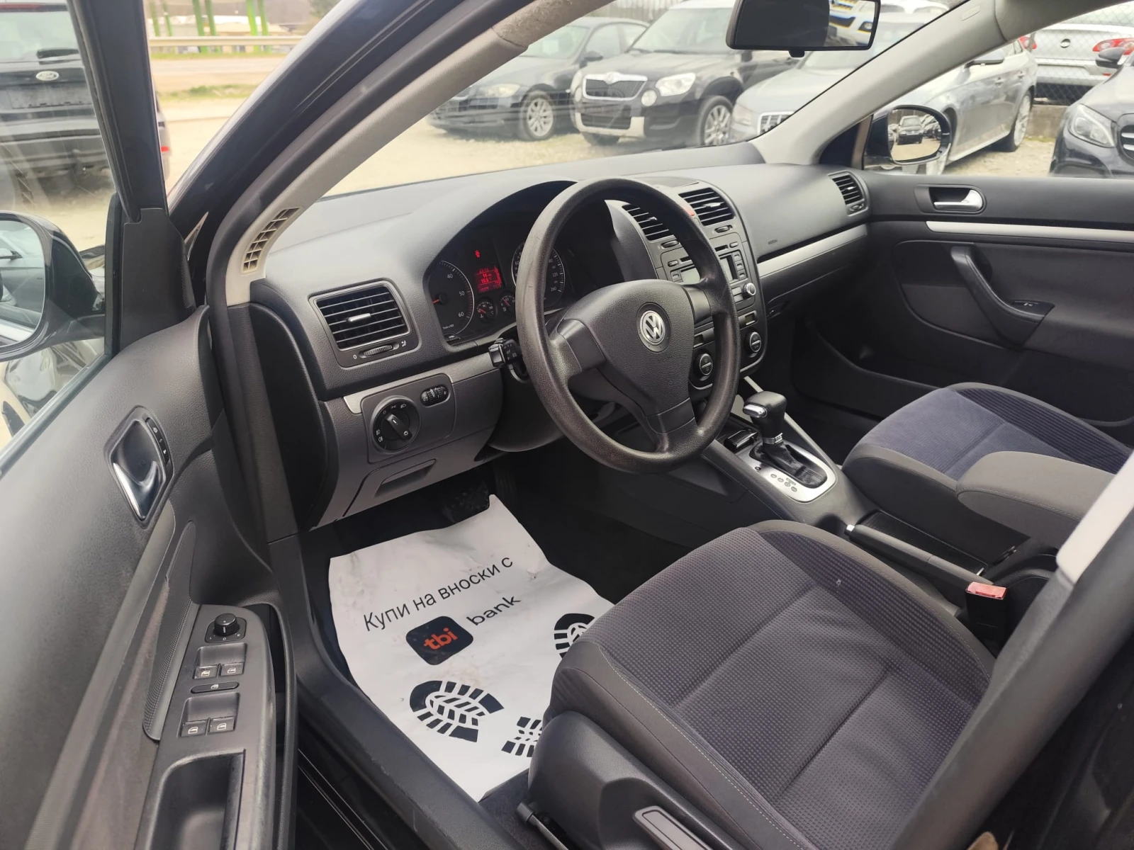 VW Jetta 1.9 дизел 105 кс. Автомат, снимка 11 - Автомобили и джипове - 54057436