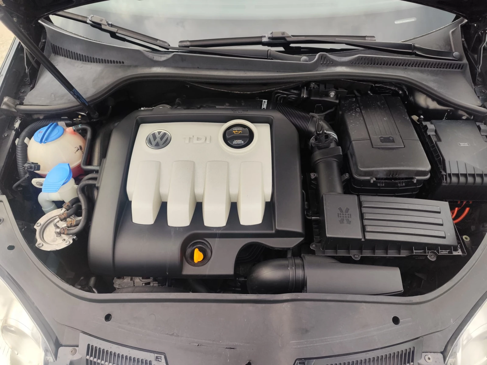 VW Jetta 1.9 дизел 105 кс. Автомат, снимка 15 - Автомобили и джипове - 54057436