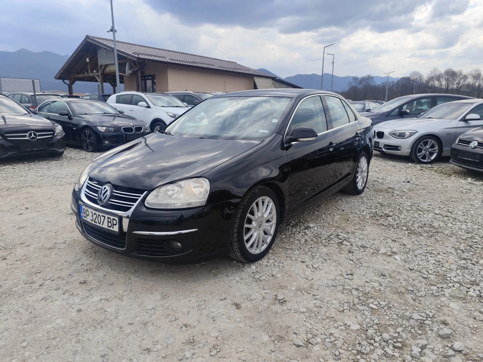 VW Jetta 1.9 дизел 105 кс. Автомат | Auto.bg — изображение 1
