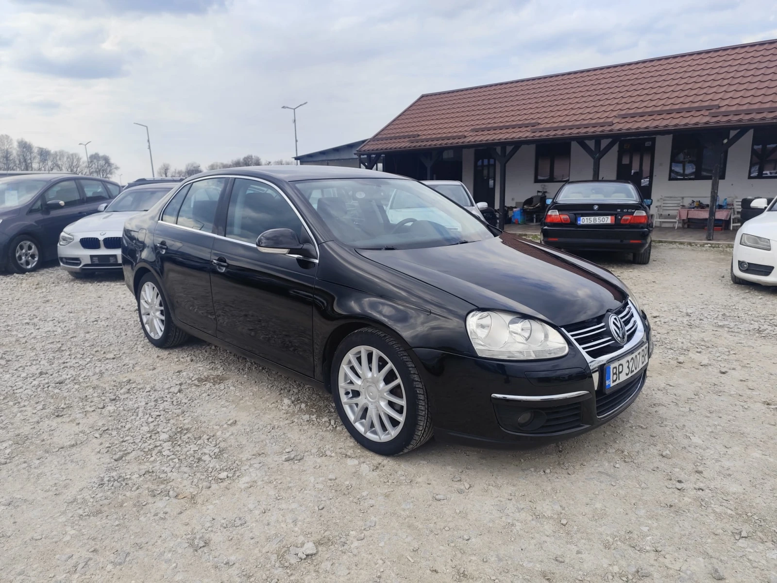 VW Jetta 1.9 дизел 105 кс. Автомат, снимка 3 - Автомобили и джипове - 54057436