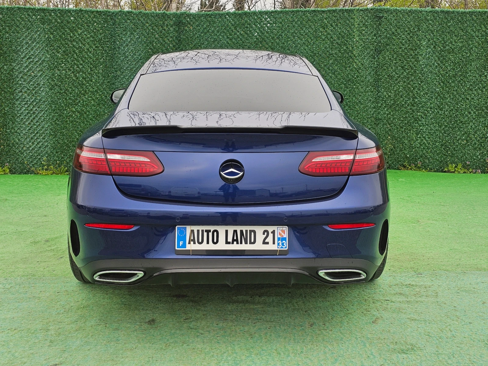 Mercedes-Benz E 220 AMG* 4MATIC* PANORAMA* 360 CAMERA* BURMESTER* FULL, снимка 8 - Автомобили и джипове - 54170612