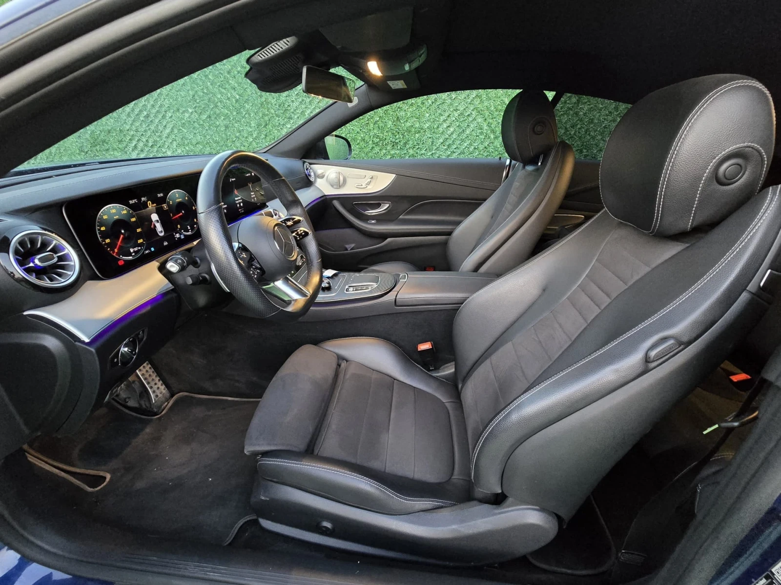 Mercedes-Benz E 220 AMG* 4MATIC* PANORAMA* 360 CAMERA* BURMESTER* FULL, снимка 12 - Автомобили и джипове - 54170612