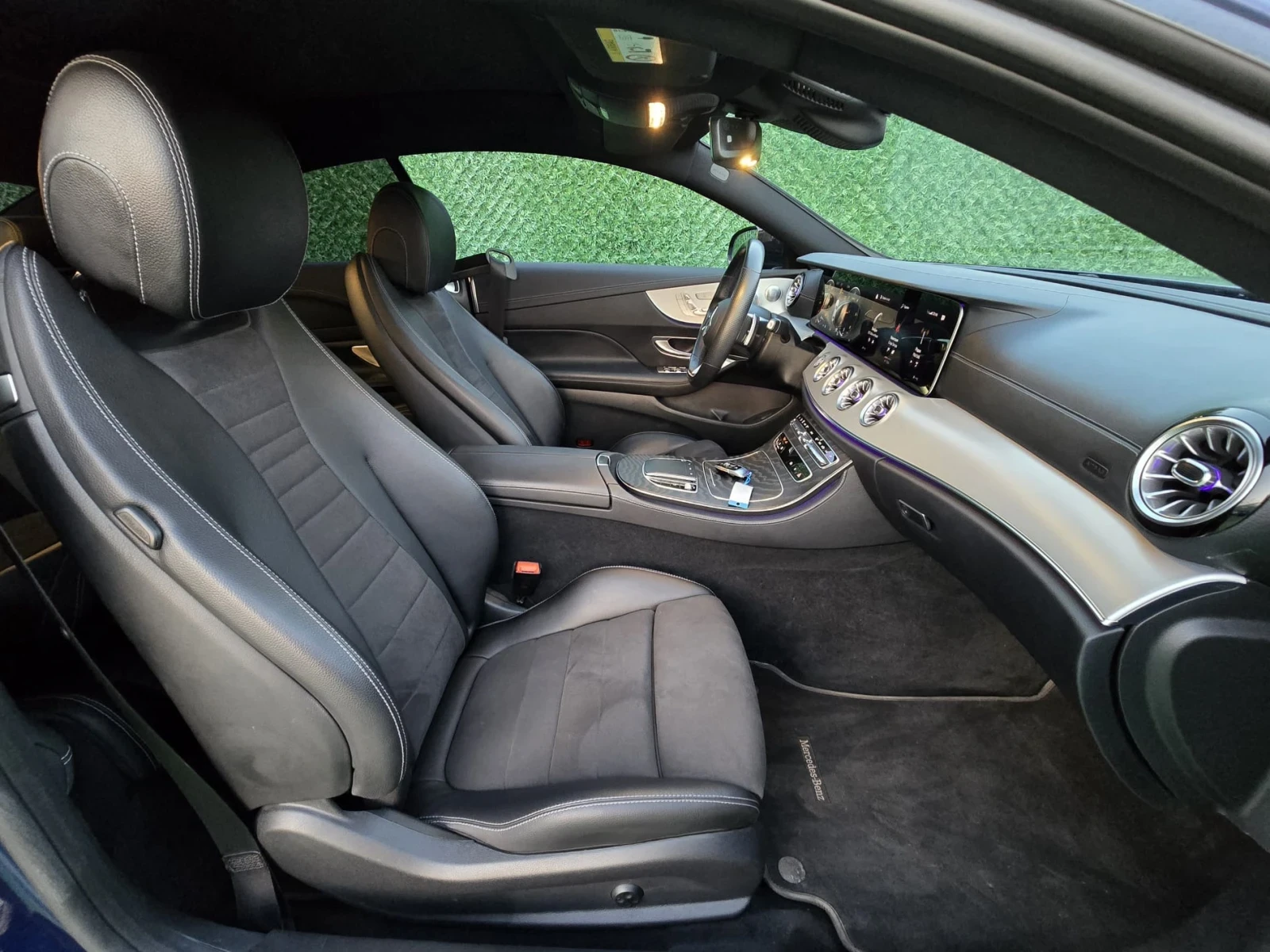 Mercedes-Benz E 220 AMG* 4MATIC* PANORAMA* 360 CAMERA* BURMESTER* FULL, снимка 13 - Автомобили и джипове - 54170612