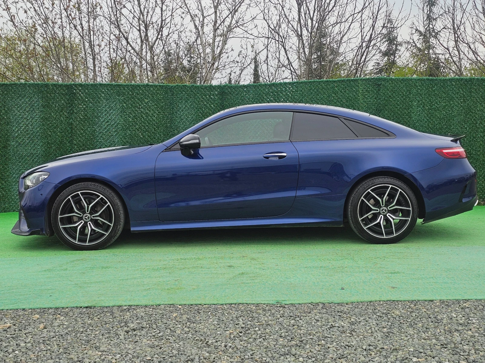 Mercedes-Benz E 220 AMG* 4MATIC* PANORAMA* 360 CAMERA* BURMESTER* FULL, снимка 4 - Автомобили и джипове - 54170612