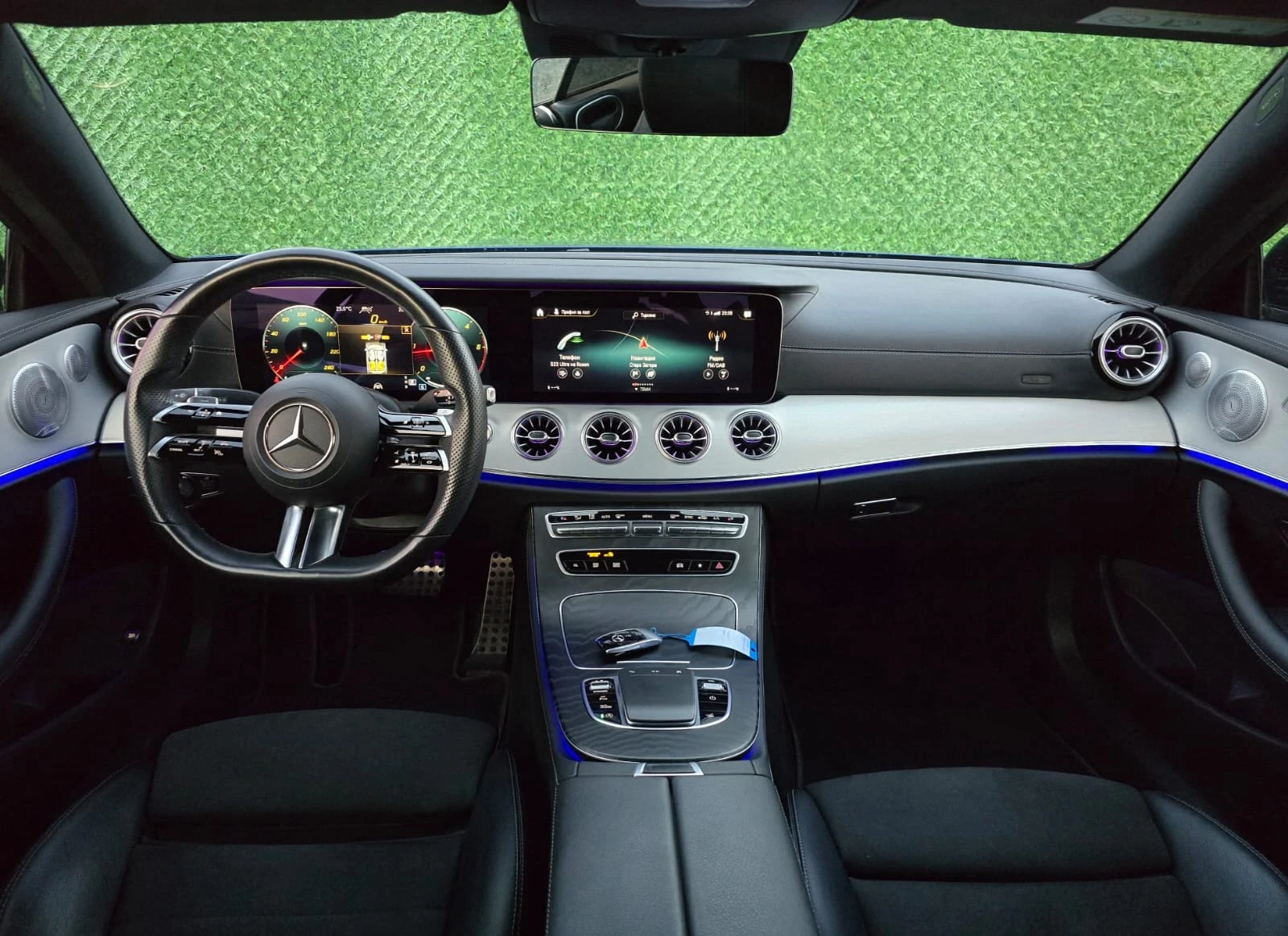 Mercedes-Benz E 220 AMG* 4MATIC* PANORAMA* 360 CAMERA* BURMESTER* FULL, снимка 10 - Автомобили и джипове - 54170612