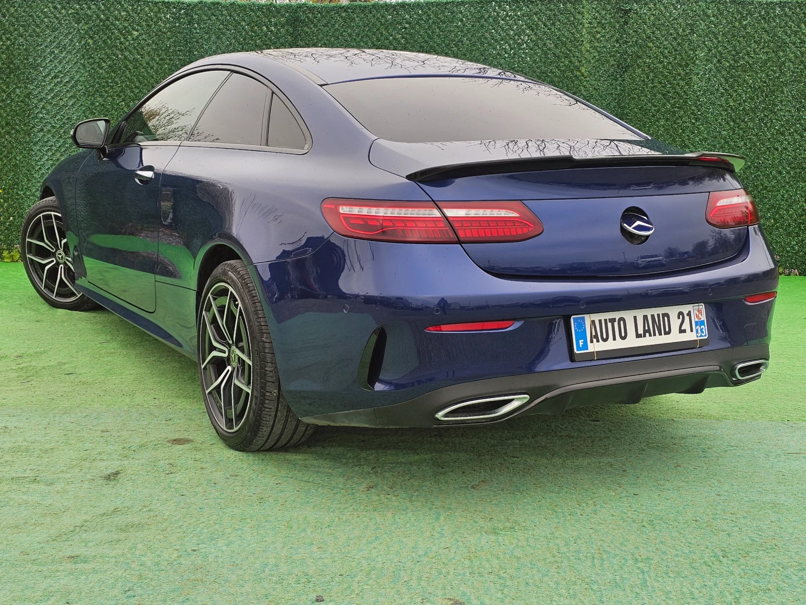 Mercedes-Benz E 220 AMG* 4MATIC* PANORAMA* 360 CAMERA* BURMESTER* FULL, снимка 6 - Автомобили и джипове - 54170612