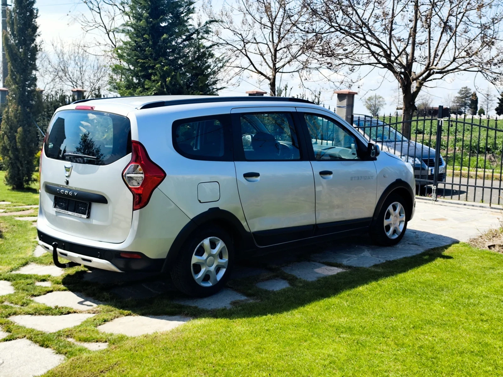 Dacia Lodgy Stepway 7 места, снимка 3 - Автомобили и джипове - 54314170