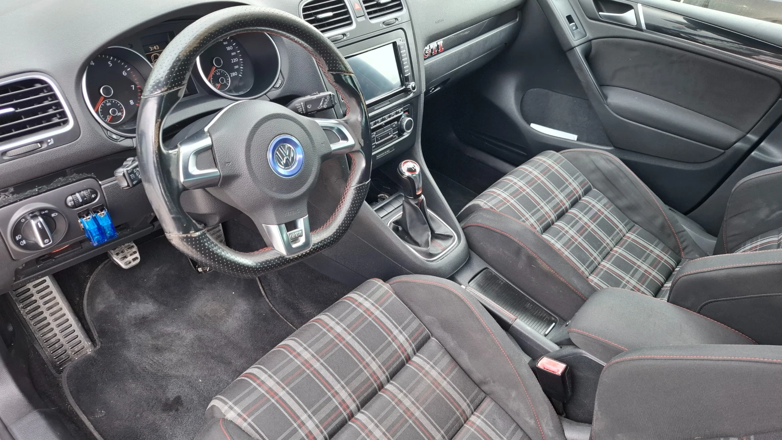VW Golf 2.0GTI, снимка 7 - Автомобили и джипове - 54650171