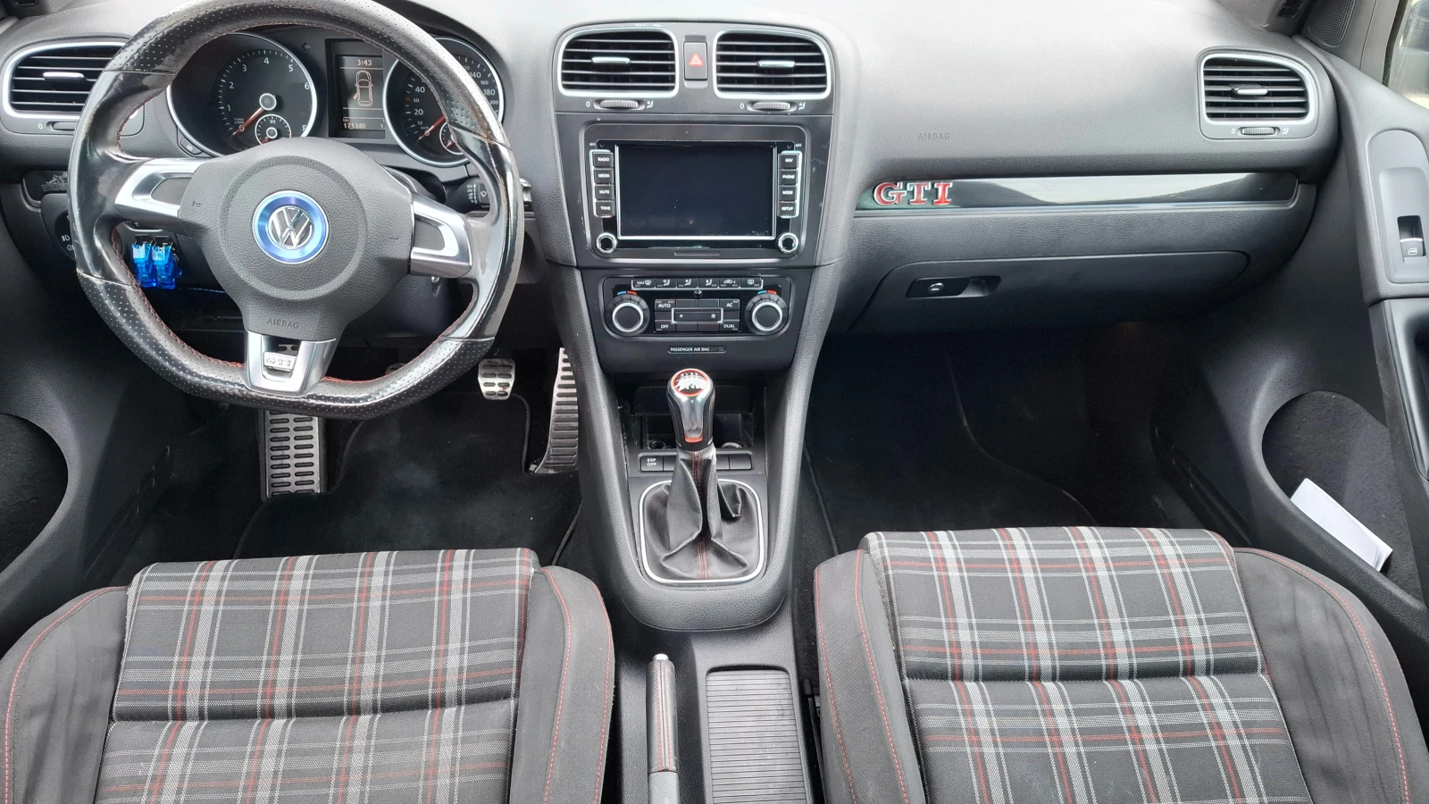 VW Golf 2.0GTI, снимка 8 - Автомобили и джипове - 54650171