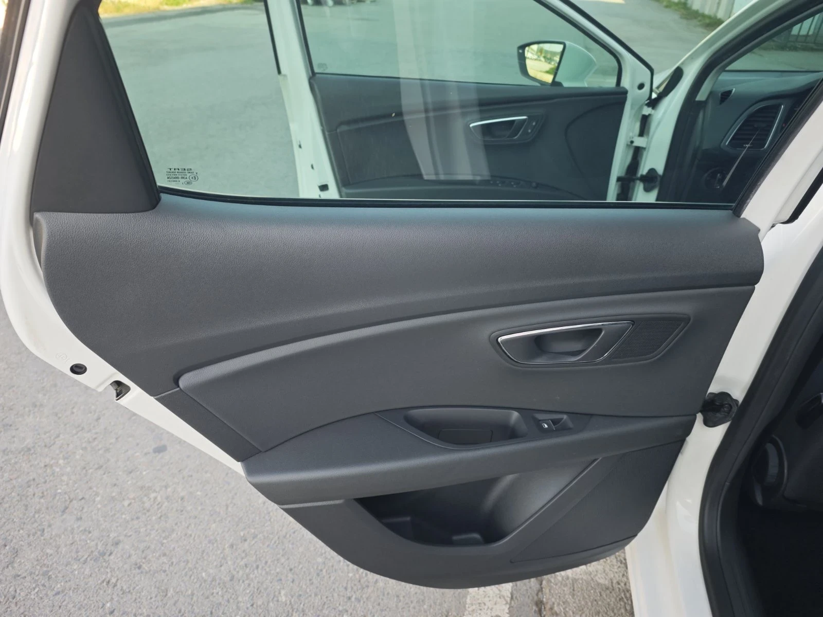 Seat Leon SC 2.0 TDI-150k.c. FR /LED, Navi./, снимка 14 - Автомобили и джипове - 54985120