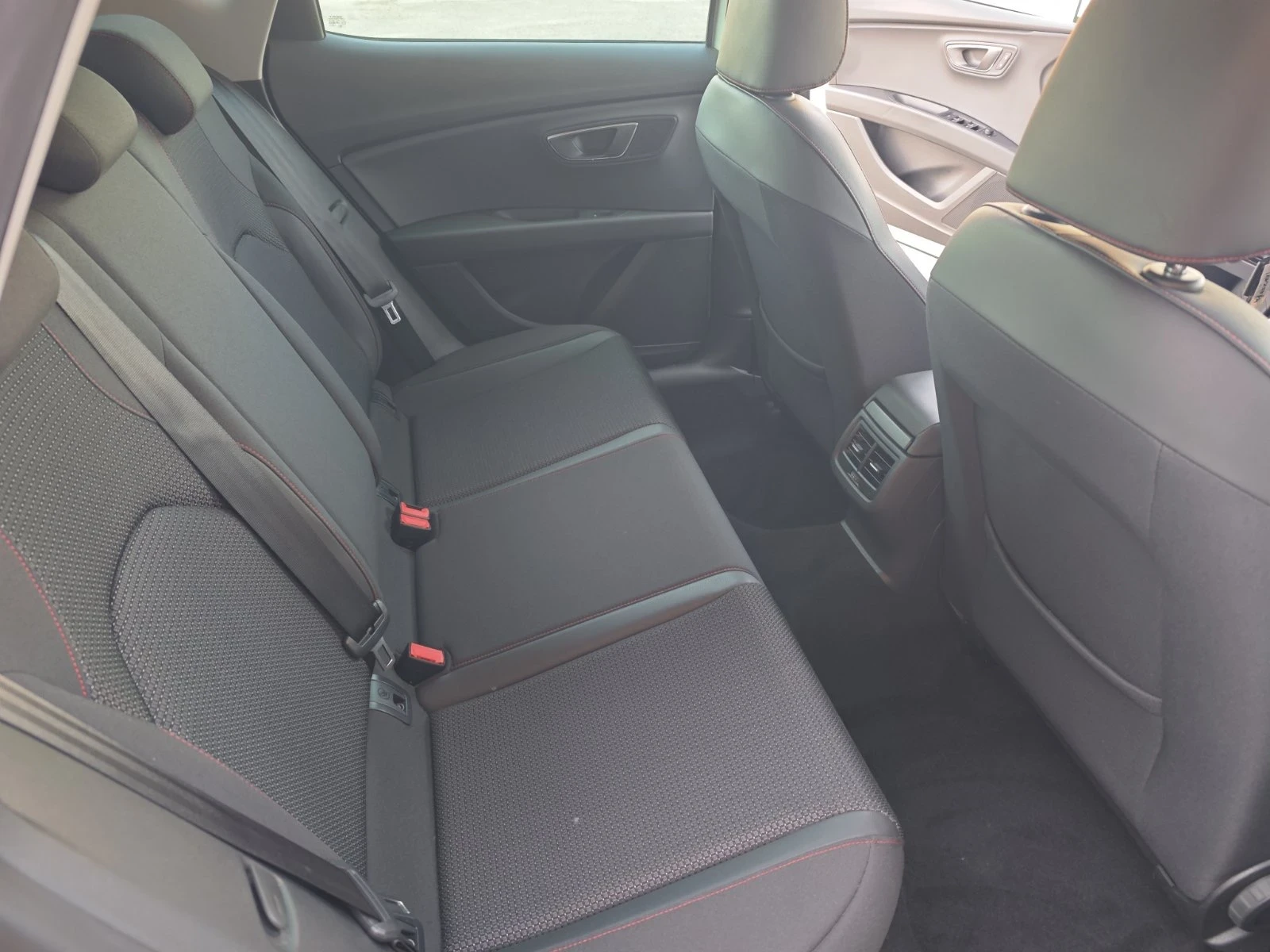 Seat Leon SC 2.0 TDI-150k.c. FR /LED, Navi./, снимка 15 - Автомобили и джипове - 54985120