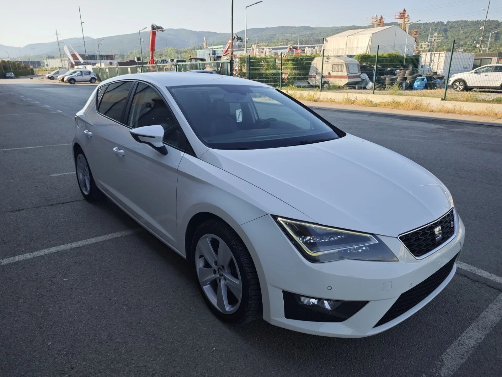 Seat Leon SC 2.0 TDI-150k.c. FR /LED, Navi./, снимка 8 - Автомобили и джипове - 54985120