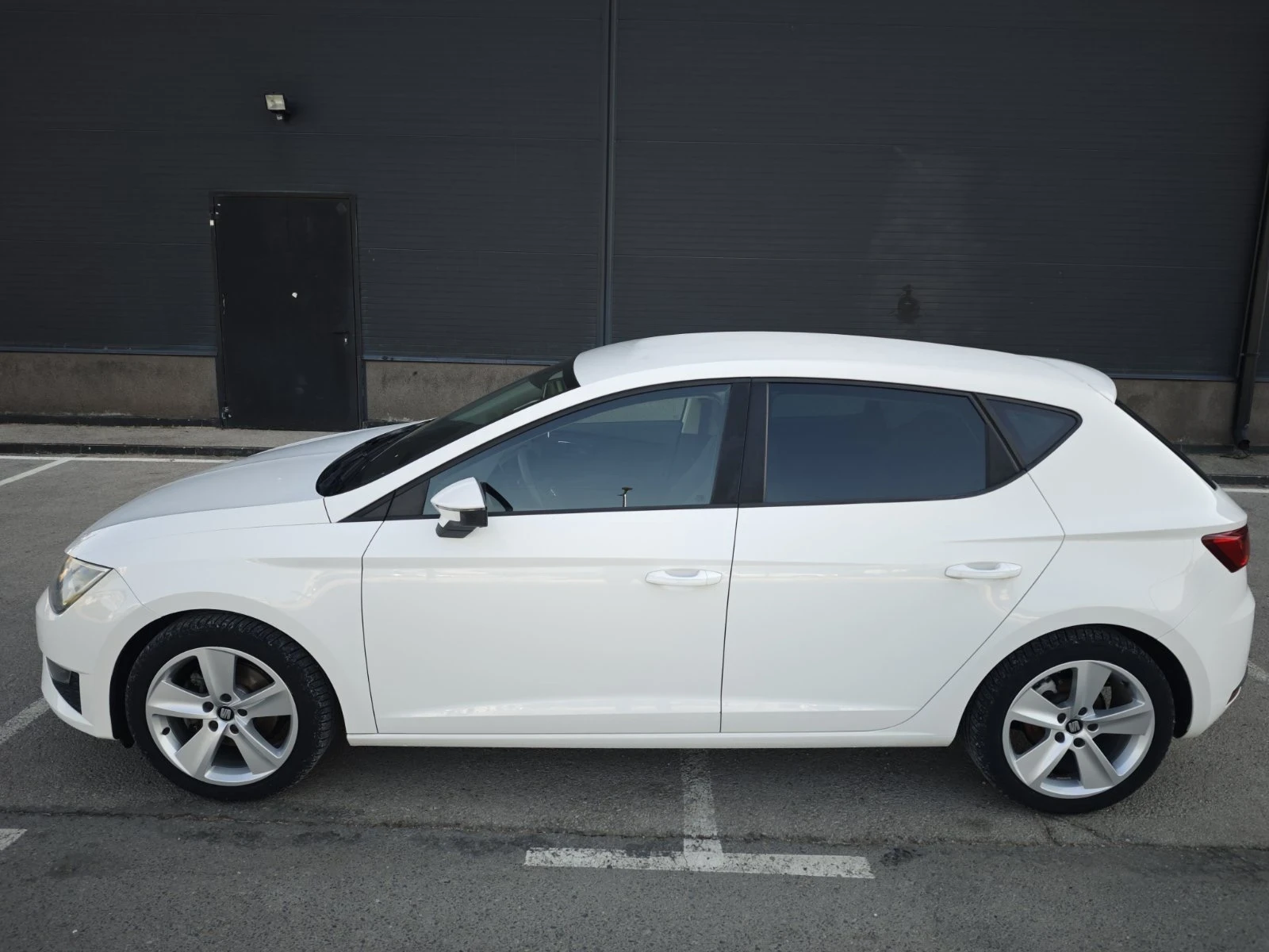 Seat Leon SC 2.0 TDI-150k.c. FR /LED, Navi./, снимка 3 - Автомобили и джипове - 54985120