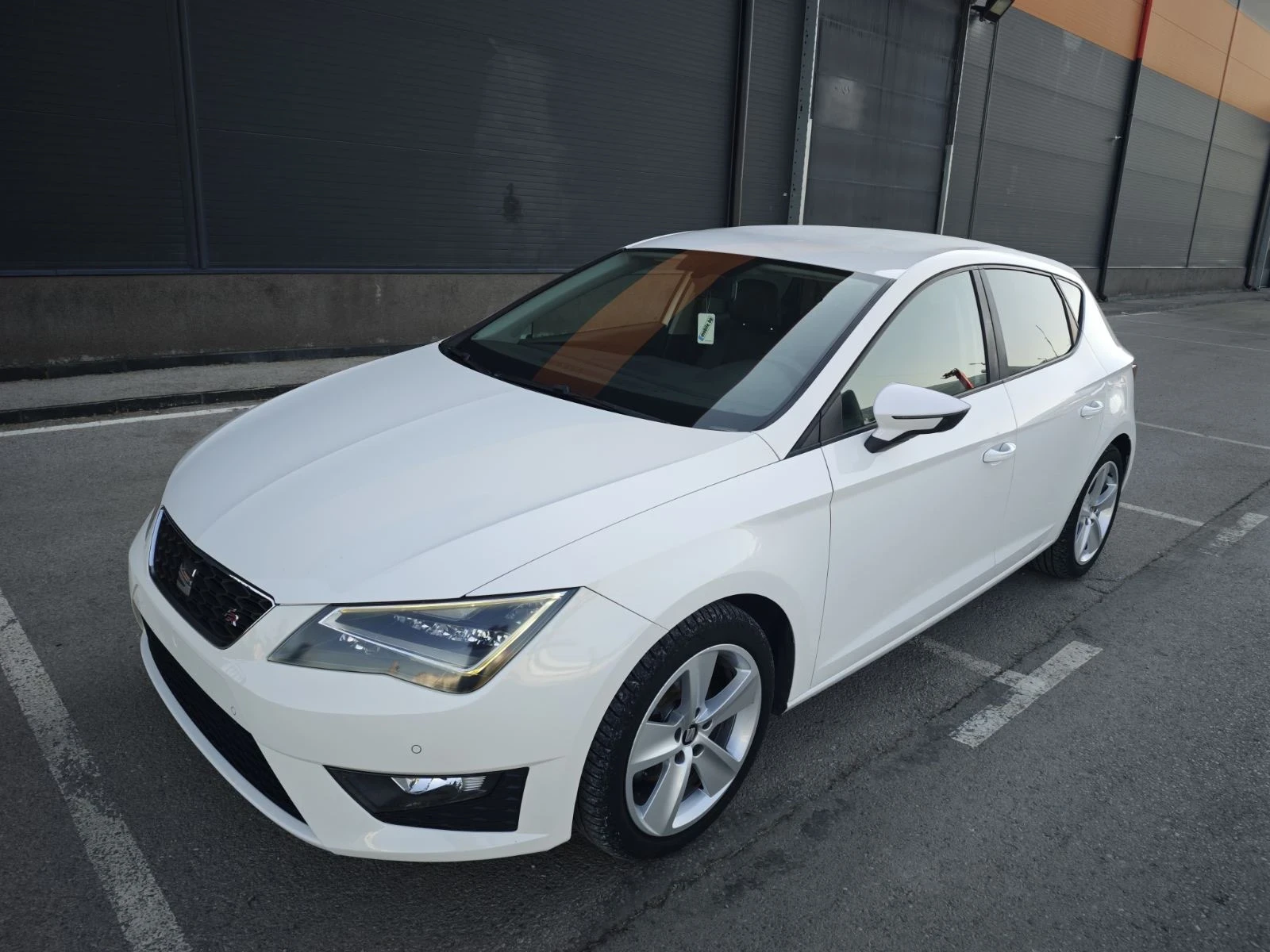 Seat Leon SC 2.0 TDI-150k.c. FR /LED, Navi./, снимка 2 - Автомобили и джипове - 54985120