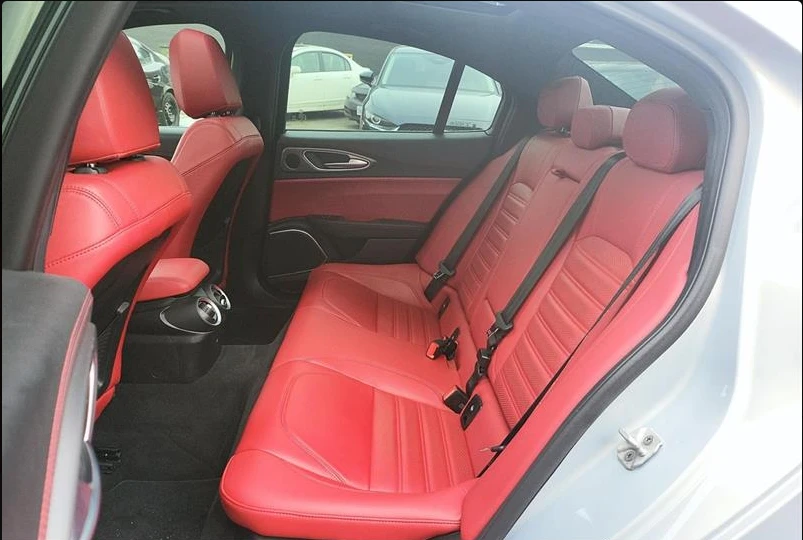 Alfa Romeo Giulia Ti Sport, снимка 16 - Автомобили и джипове - 55121824