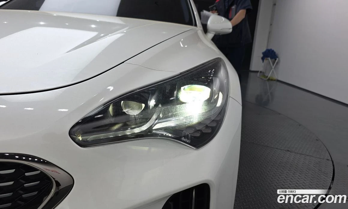 Kia Stinger 2.0 Turbo 2WD Platinum, снимка 8 - Автомобили и джипове - 55676735