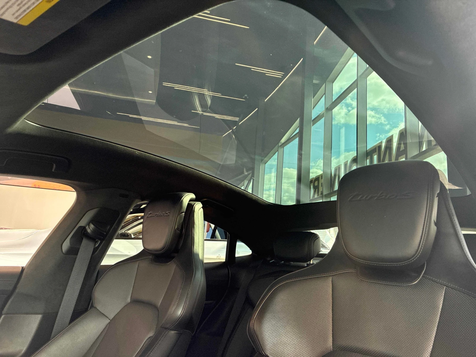 Porsche Taycan * Turbo * CARFAX * ОПЦИЯ ЗА ФИНАНСИРАНЕ, снимка 12 - Автомобили и джипове - 56127423