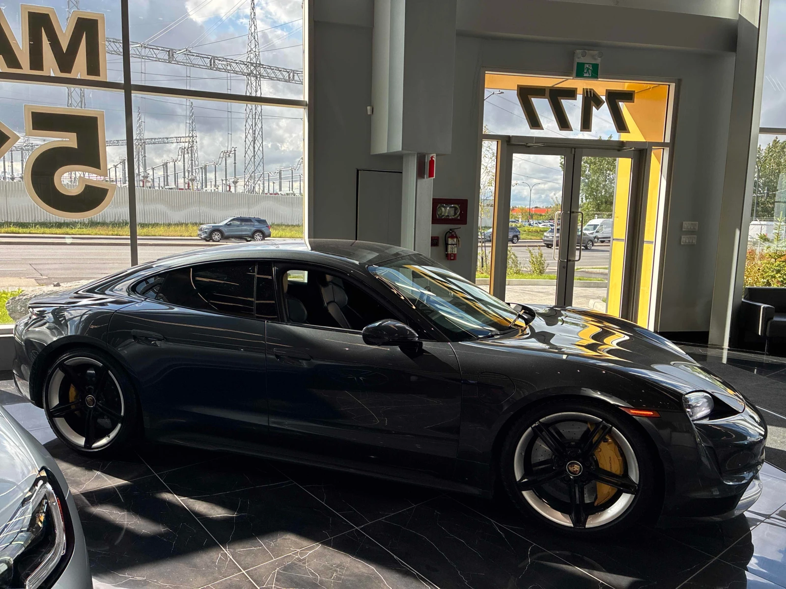 Porsche Taycan * Turbo * CARFAX * ОПЦИЯ ЗА ФИНАНСИРАНЕ, снимка 3 - Автомобили и джипове - 56127423