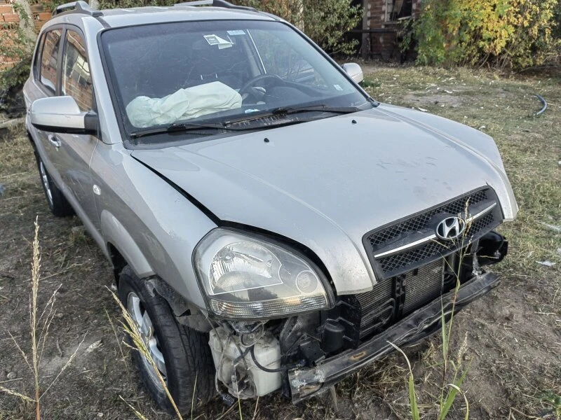 Hyundai Tucson 2.0 138 кс, снимка 1 - Автомобили и джипове - 38395675