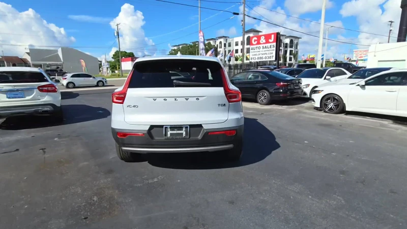 Volvo XC40 Momentum, снимка 3 - Автомобили и джипове - 47420149