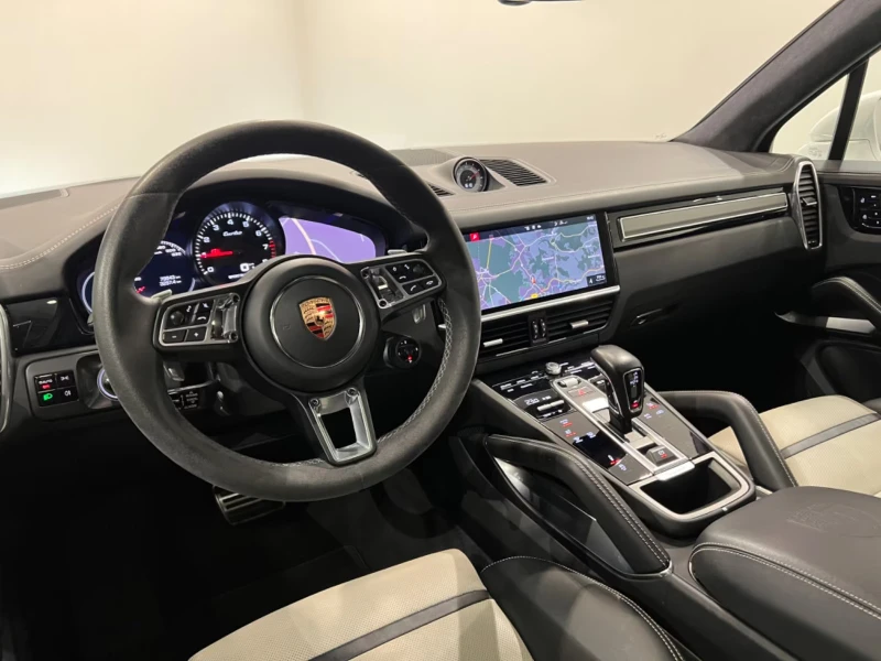 Porsche Cayenne TURBO/SPORT/549HP/CHRONO/PANO/CARPLAY/DIGITAL/412f, снимка 9 - Автомобили и джипове - 51061202
