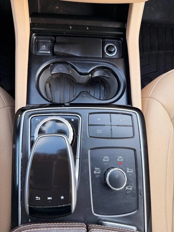 Mercedes-Benz GLE 400 AMG* PACK* HARMON* KARDON* ПАНОРАМА* LANE* ASSIST*, снимка 11 - Автомобили и джипове - 53754447