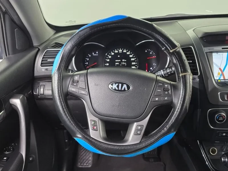 Kia Sorento 2.0 2WD, снимка 13 - Автомобили и джипове - 54264130