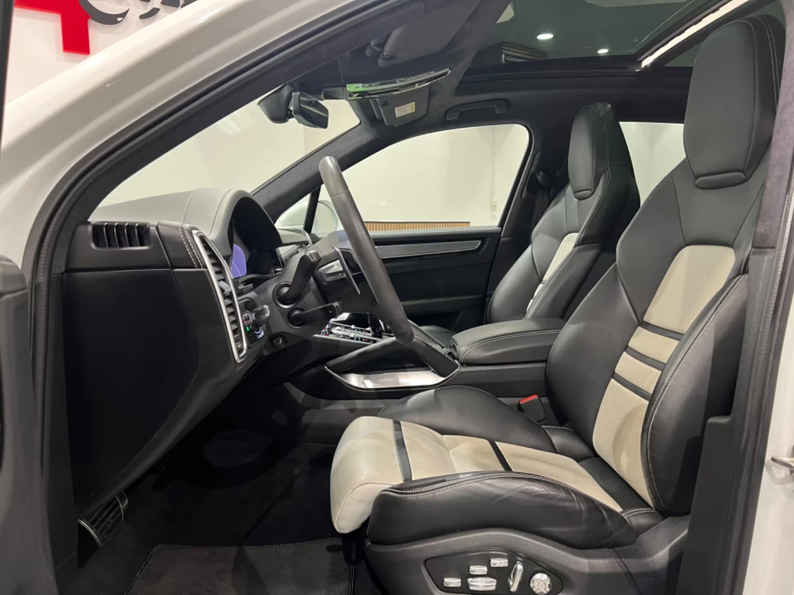 Porsche Cayenne TURBO/SPORT/549HP/CHRONO/PANO/CARPLAY/DIGITAL/412f - изображение 8