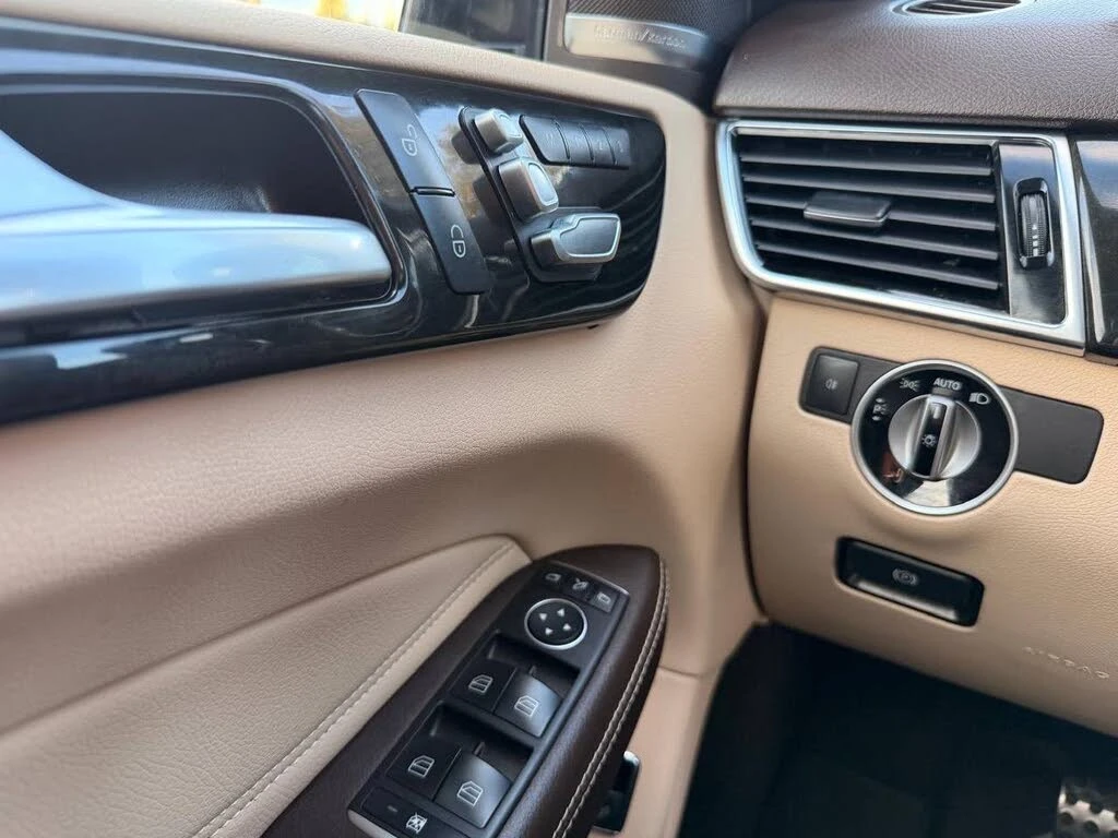 Mercedes-Benz GLE 400 AMG* PACK* HARMON* KARDON* ПАНОРАМА* LANE* ASSIST*, снимка 8 - Автомобили и джипове - 53754447