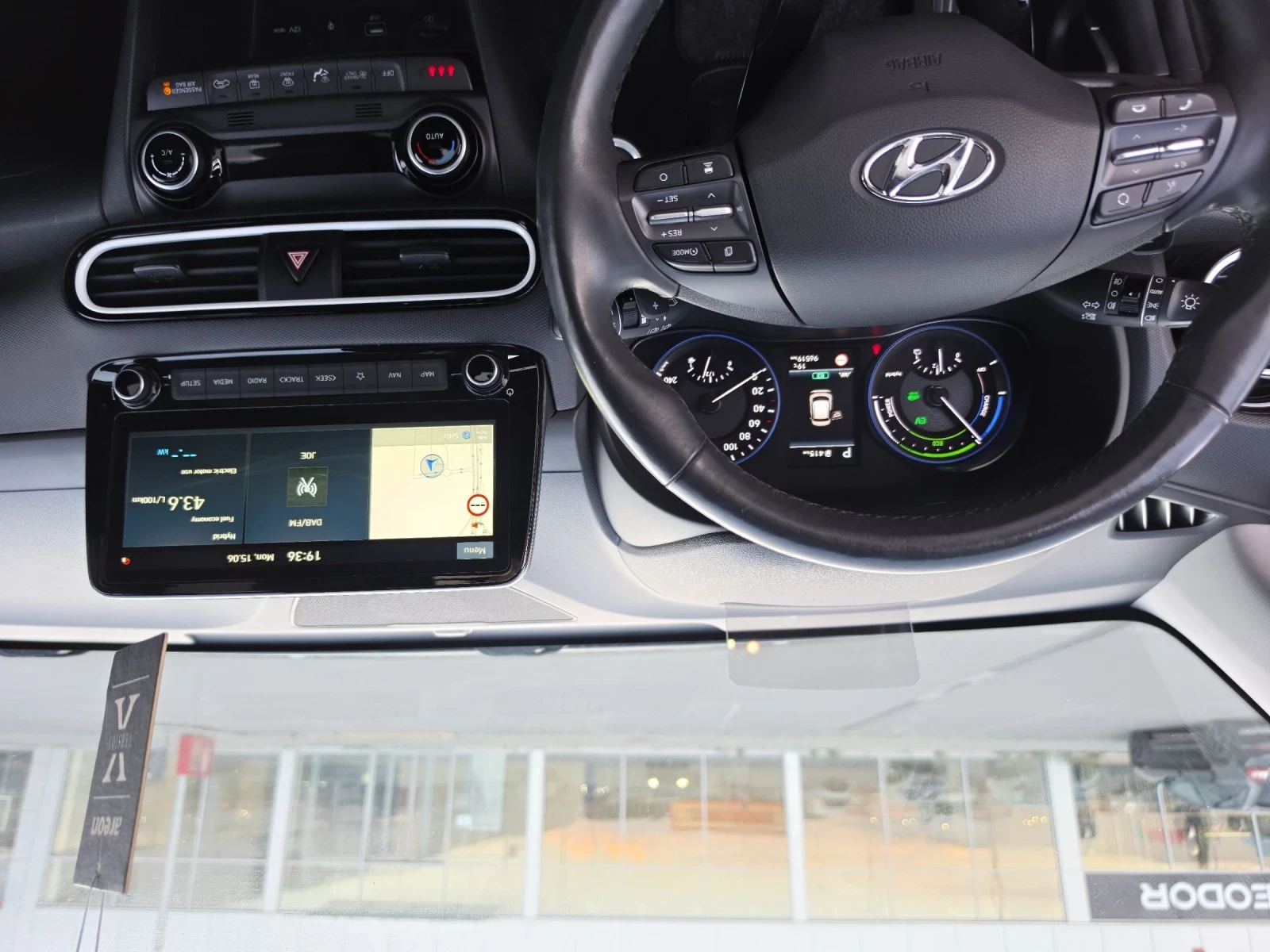 Hyundai Kona Hybrid!Premium!Като нова!, снимка 14 - Автомобили и джипове - 54921020