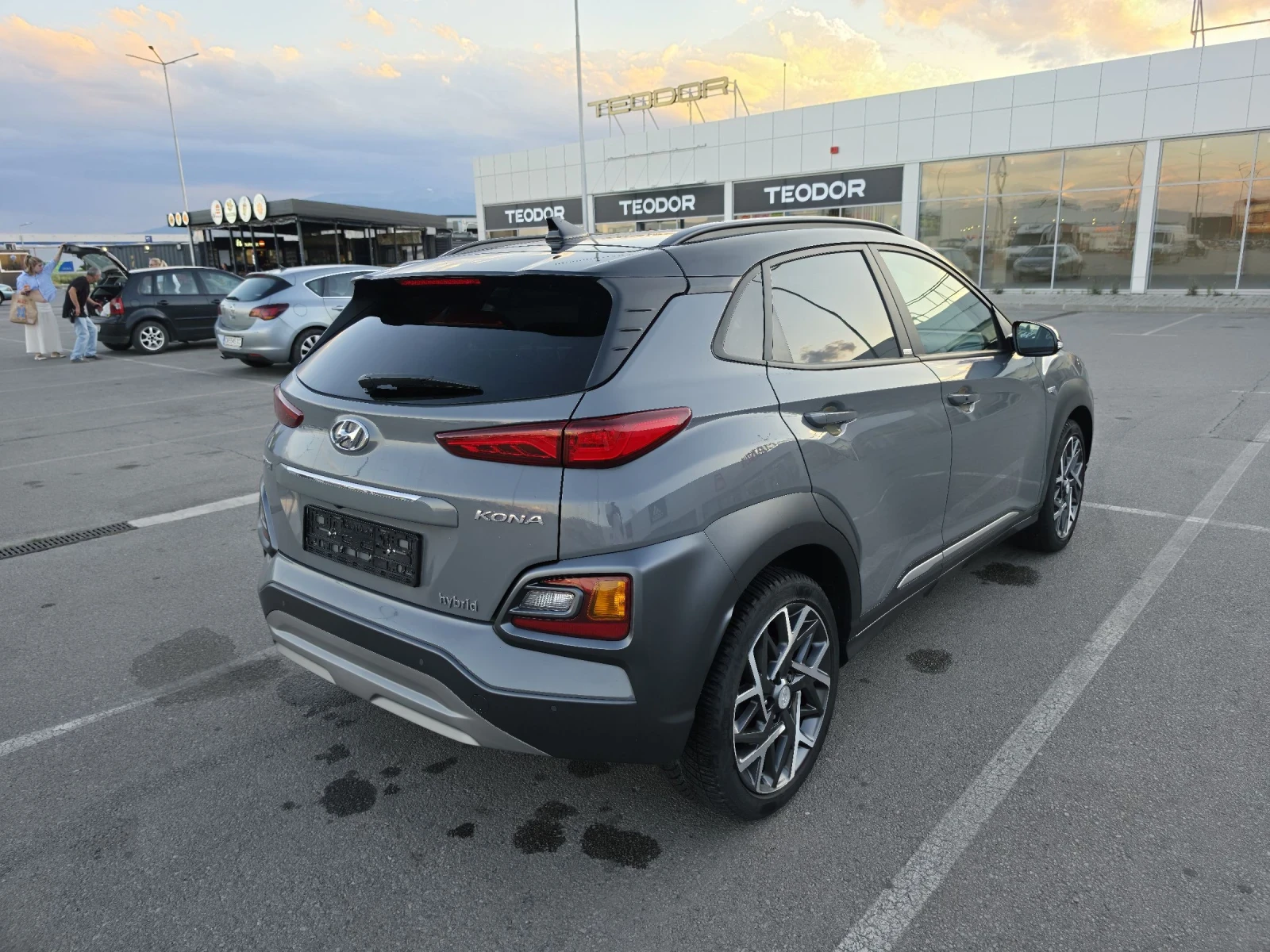 Hyundai Kona Hybrid!Premium!Като нова!, снимка 6 - Автомобили и джипове - 54921020