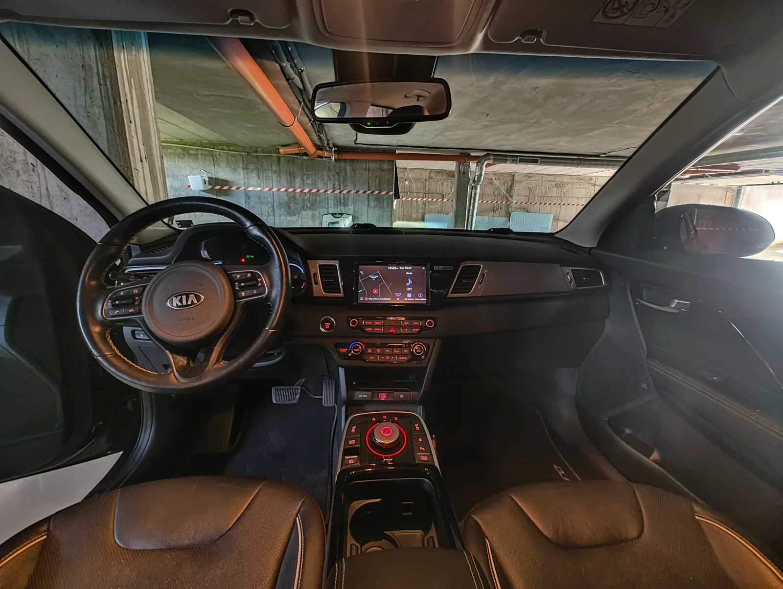 Kia Niro 65KWh EXECUTIVE LINE/SOH100%/JBL/ТЕРМОПОМПА, снимка 13 - Автомобили и джипове - 55172469