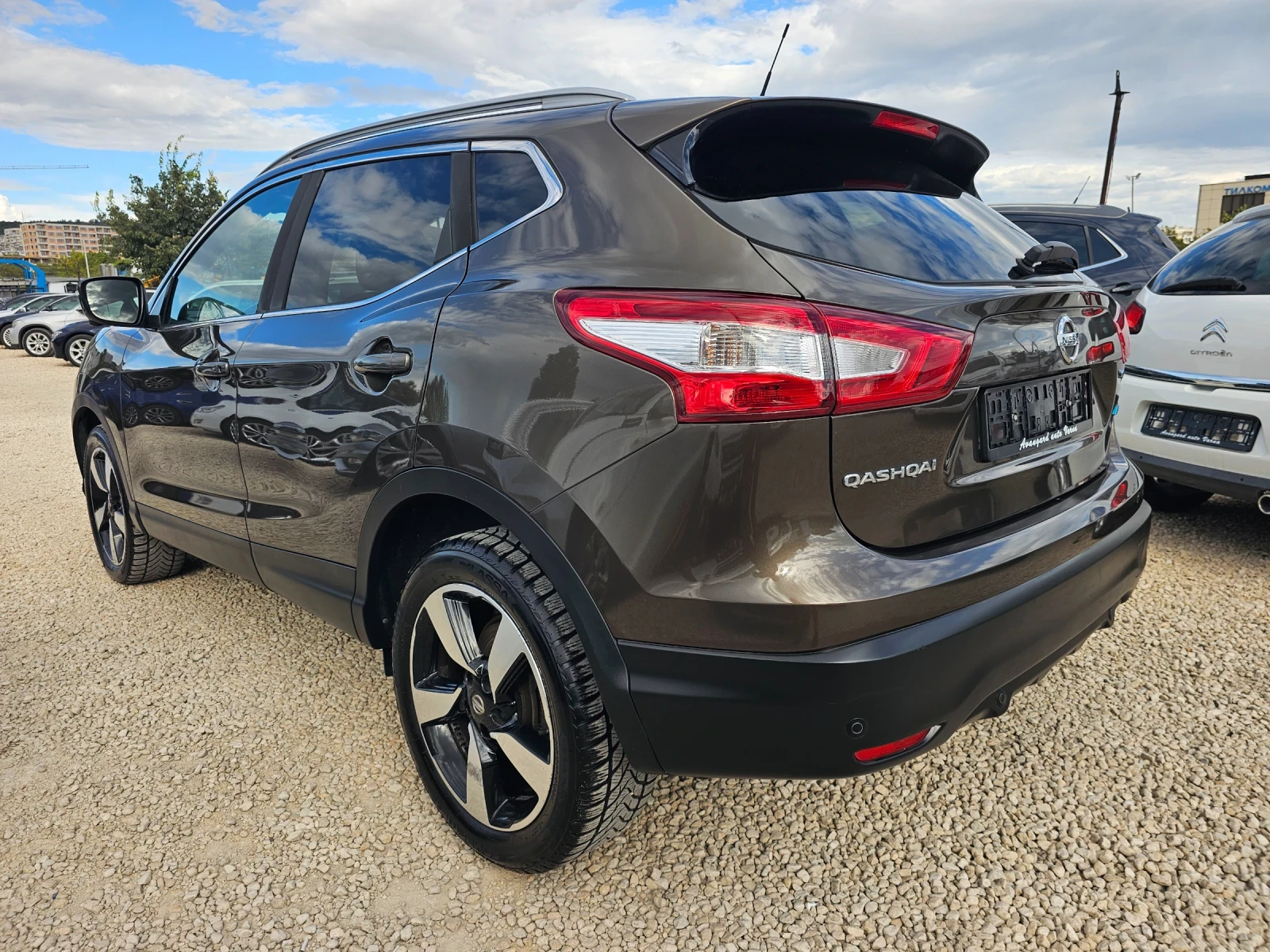 Nissan Qashqai 1.5dCi, 110к.с., Tekna, снимка 6 - Автомобили и джипове - 56203063