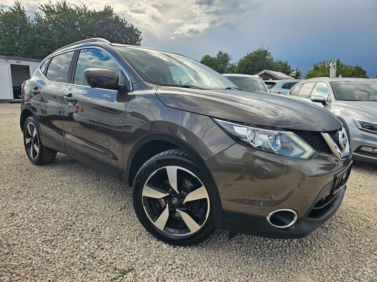 Nissan Qashqai 1.5dCi, 110к.с., Tekna, снимка 3 - Автомобили и джипове - 56203063
