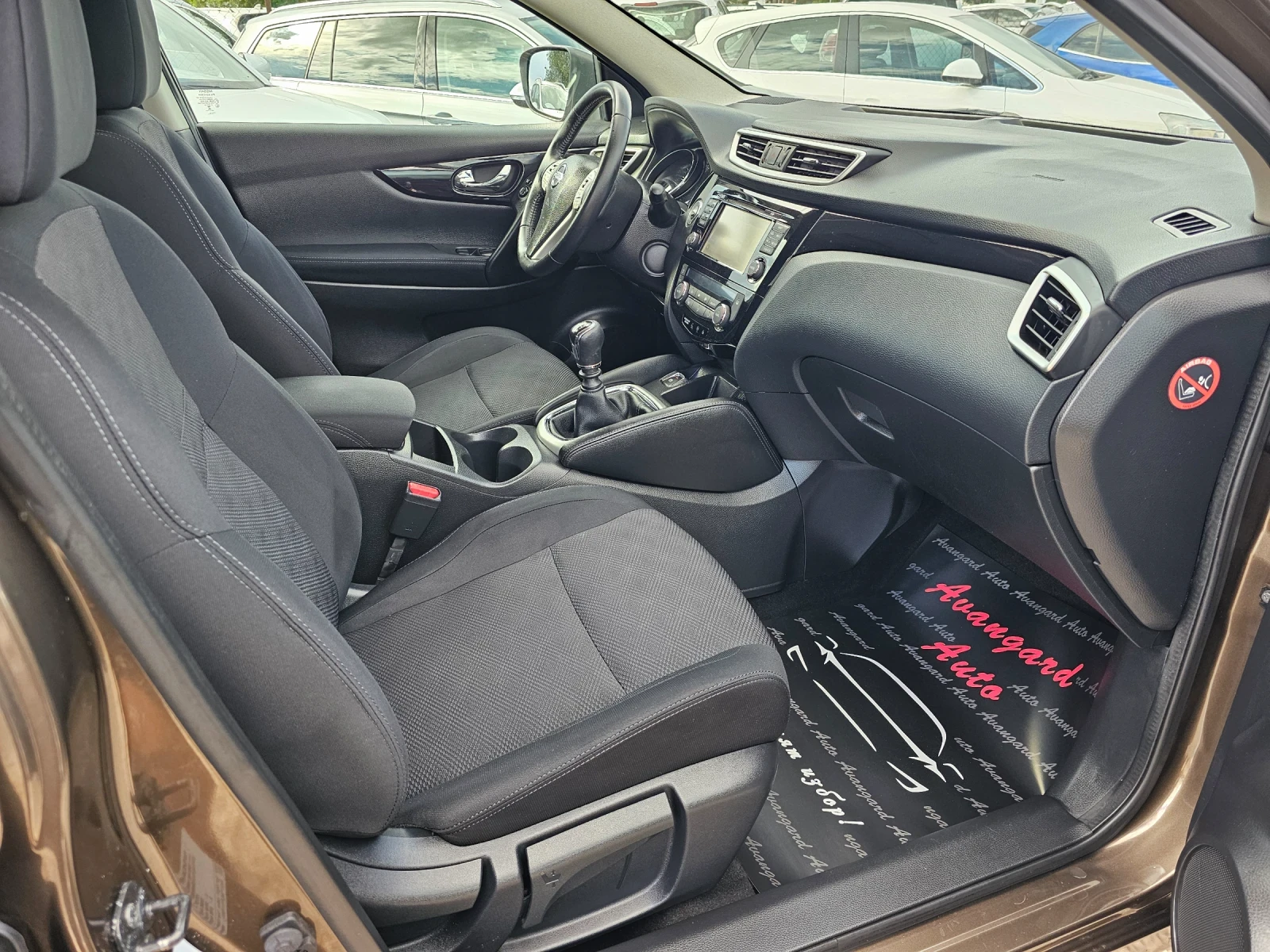 Nissan Qashqai 1.5dCi, 110к.с., Tekna, снимка 9 - Автомобили и джипове - 56203063