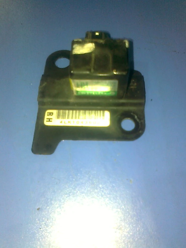 Краш сензор преден десен за Субару Аутбек 01г. 2.5 бензин 4х4