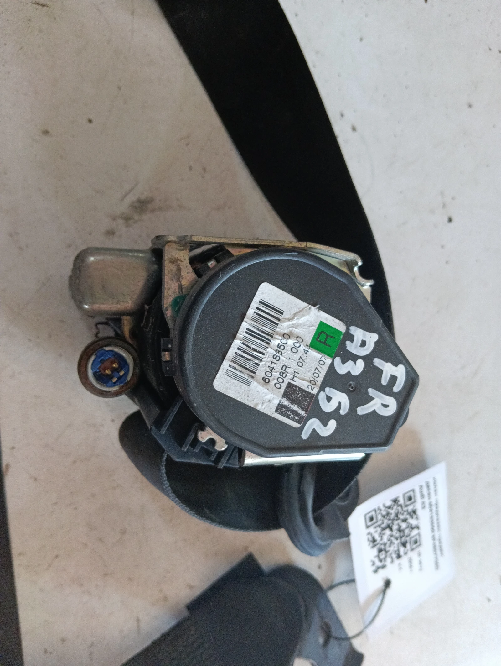 колан предпазен преден десен 604183500 8P4857706D Audi A3