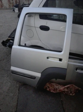 врата задна лява Чероки Спорт 2.5црд (светло сива)