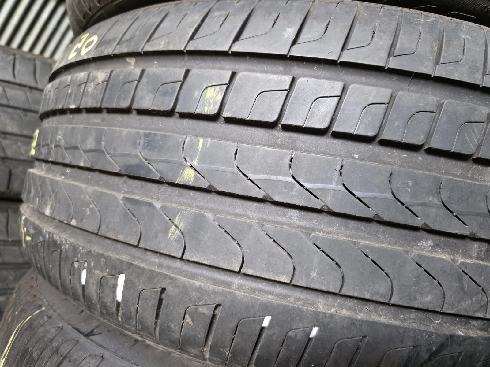 Гуми Летни 255/45R20, снимка 2 - Гуми и джанти - 56664468