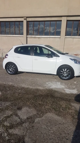 Peugeot 208 1.0, снимка 5