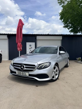 ������ Mercedes-Benz E 220