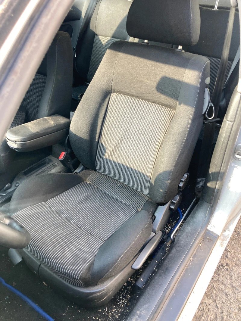 VW Golf 1.6I, снимка 6 - Автомобили и джипове - 38611017