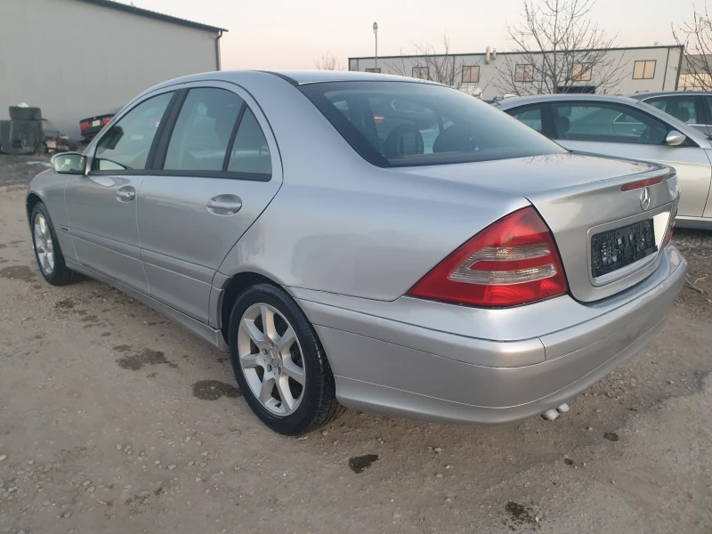 Mercedes-Benz C 220, снимка 7 - Автомобили и джипове - 44199647