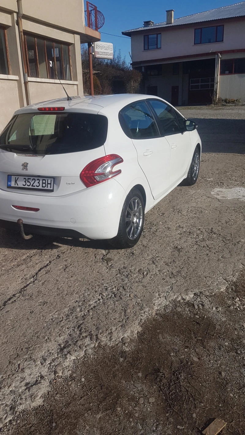 Peugeot 208 1.0, снимка 6 - Автомобили и джипове - 46516228