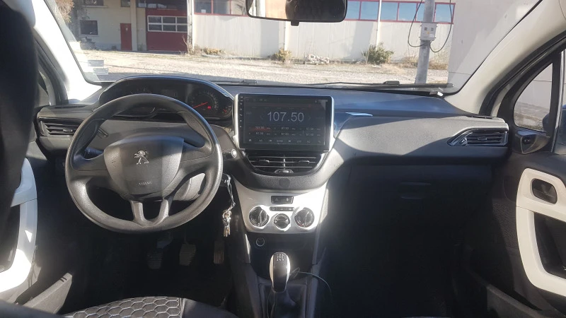 Peugeot 208 1.0, снимка 2 - Автомобили и джипове - 46516228