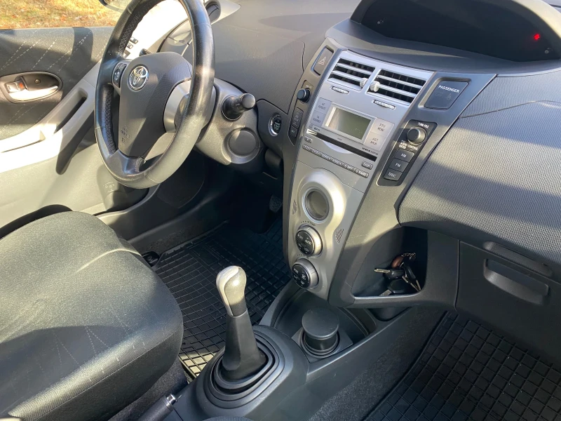 Toyota Yaris 1.3, снимка 9 - Автомобили и джипове - 47469127